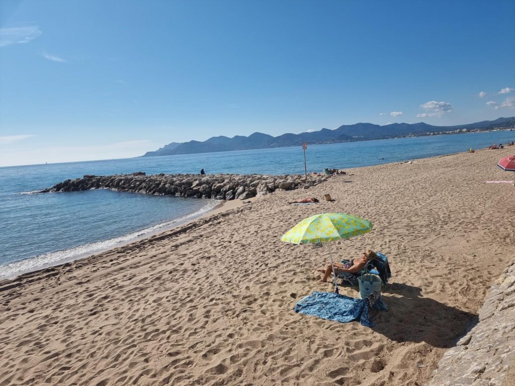 The apartment is located within 2 mins walk to the nearest beach