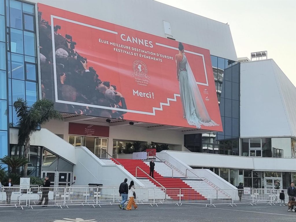 Palais des Festivals is only 5 mins walk from the apartment