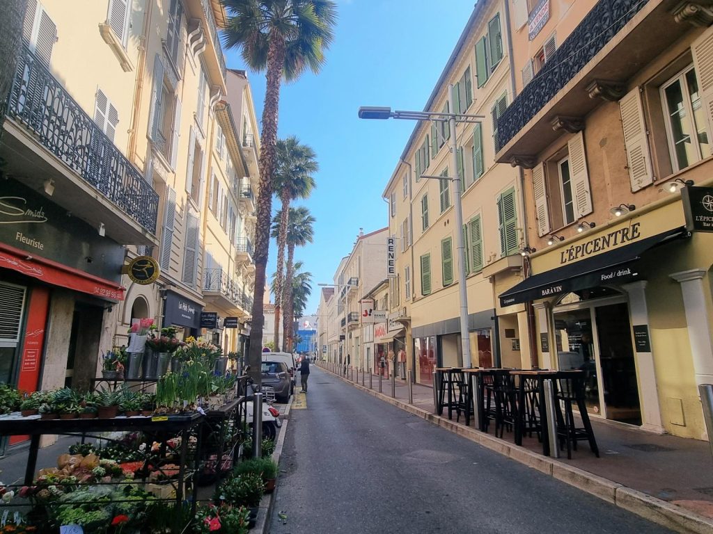 The apartment is located in the quiet street - 2mins walk to the Palais