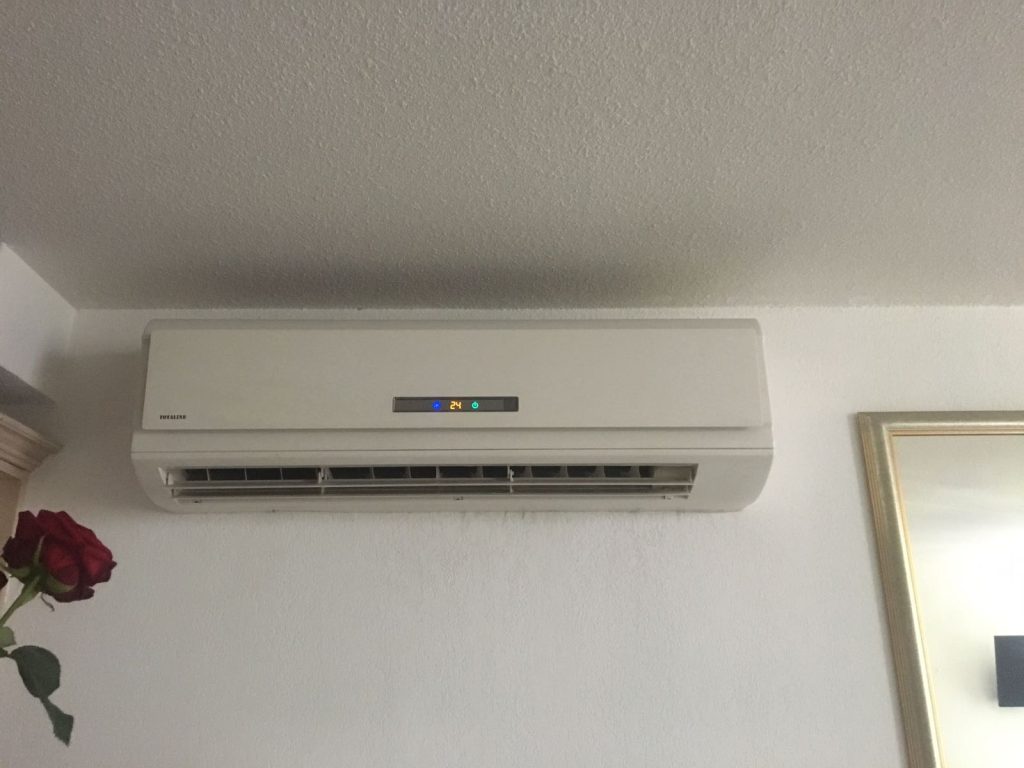 A/C in the lounge