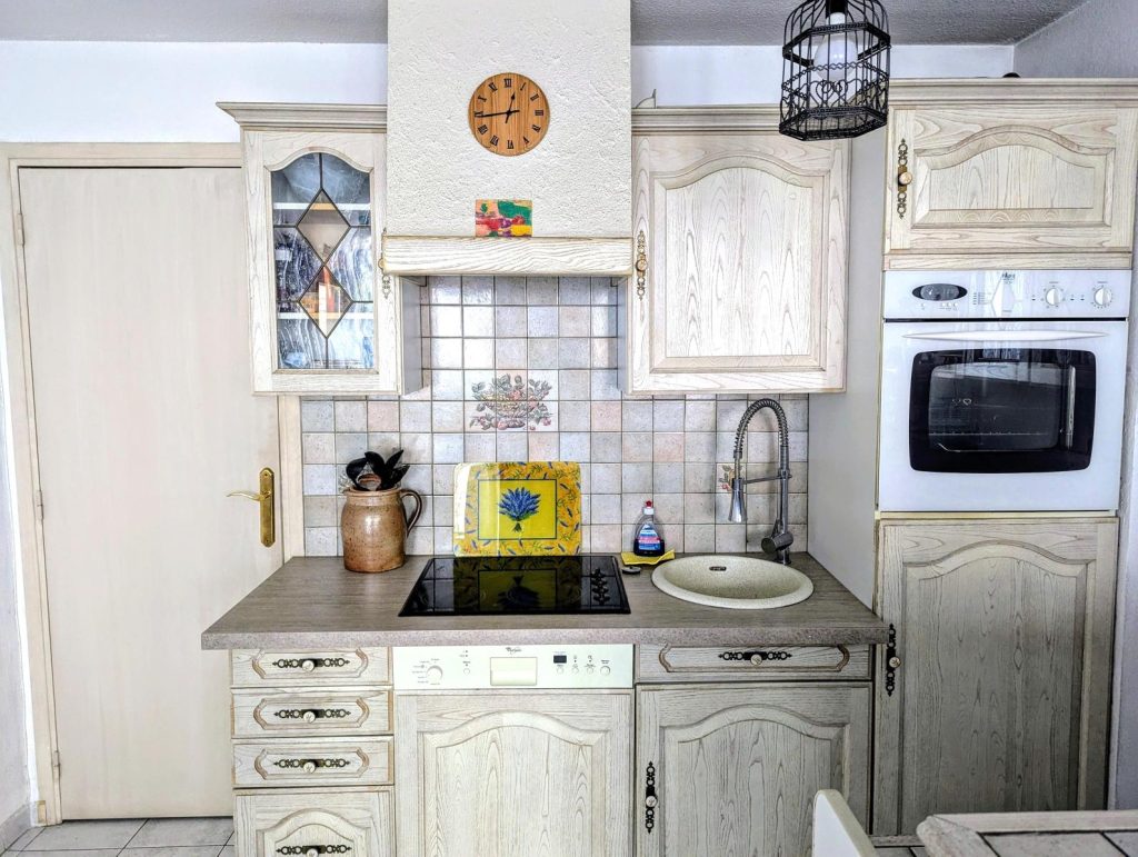 Fully equipped kitchen with a fridge / freezer, dishwasher, oven, microwave, coffee machine etc.