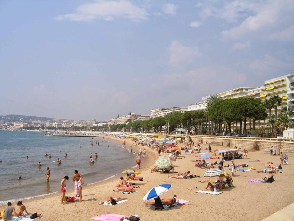 Beautiful sandy beaches are 3 mins walk from the apartment